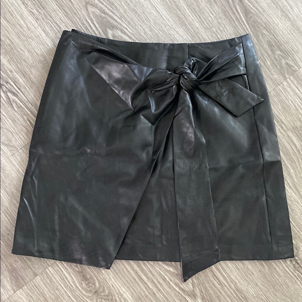 049. Wilfred Elegant Black Leather Skirt with Bow Detail